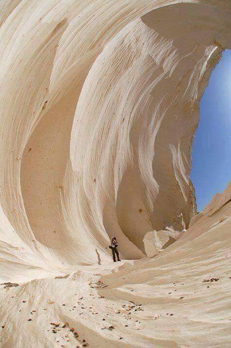 A treasure of Wonders of EgyptA white desert that makes you feel like visiting another planet