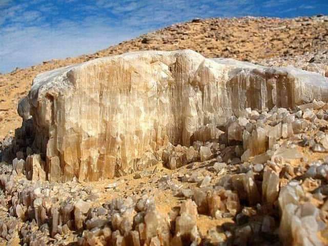 A treasure of Wonders of EgyptA white desert that makes you feel like visiting another planet