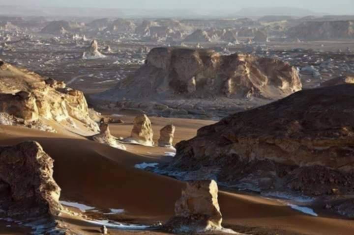 A treasure of Wonders of EgyptA white desert that makes you feel like visiting another planet