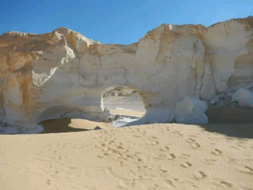 A treasure of Wonders of EgyptA white desert that makes you feel like visiting another planet
