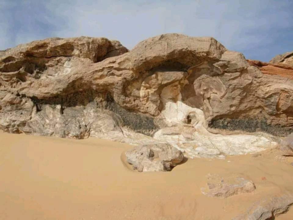 A treasure of Wonders of EgyptA white desert that makes you feel like visiting another planet
