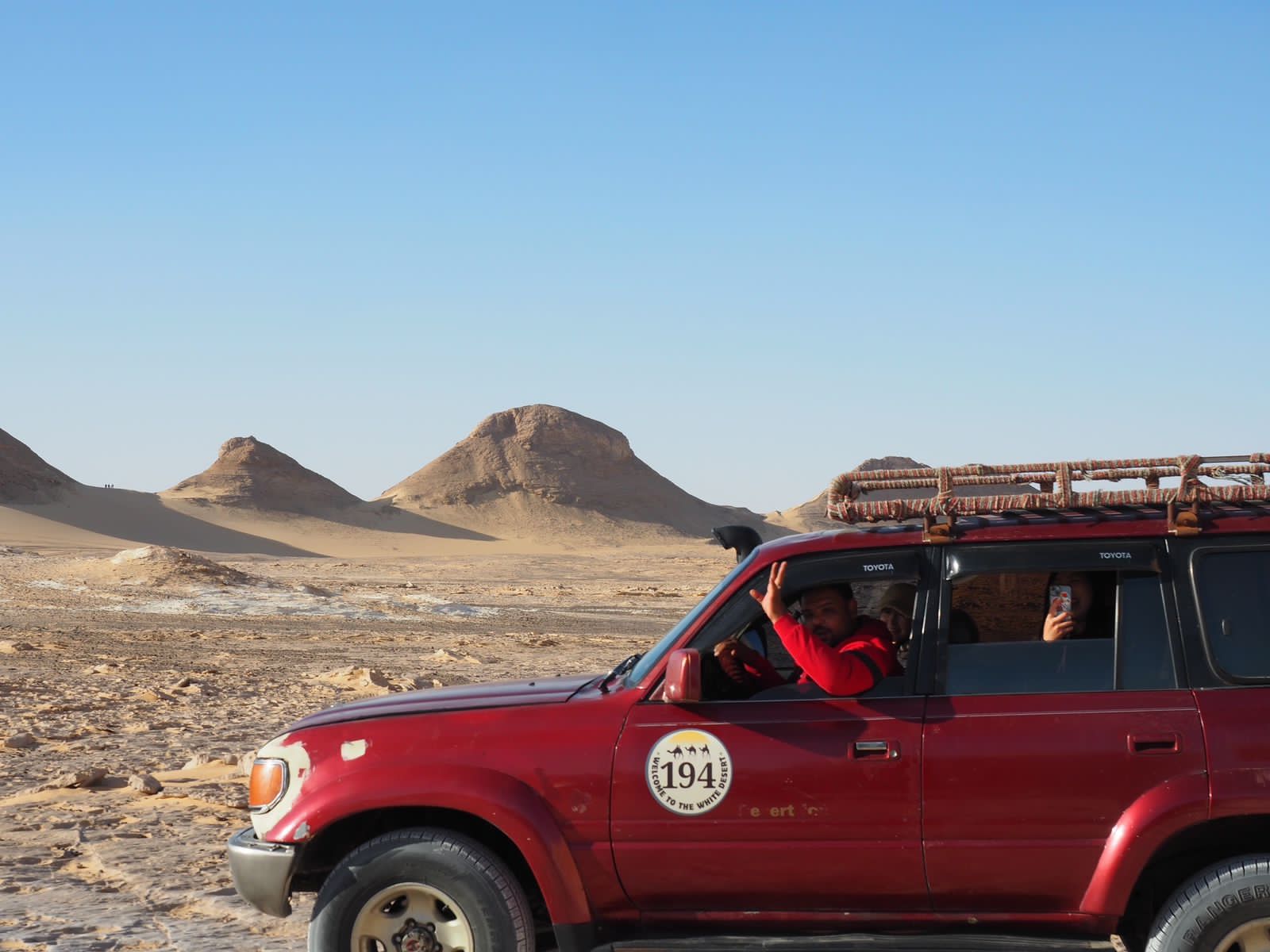 A treasure of Wonders of EgyptA white desert that makes you feel like visiting another planet